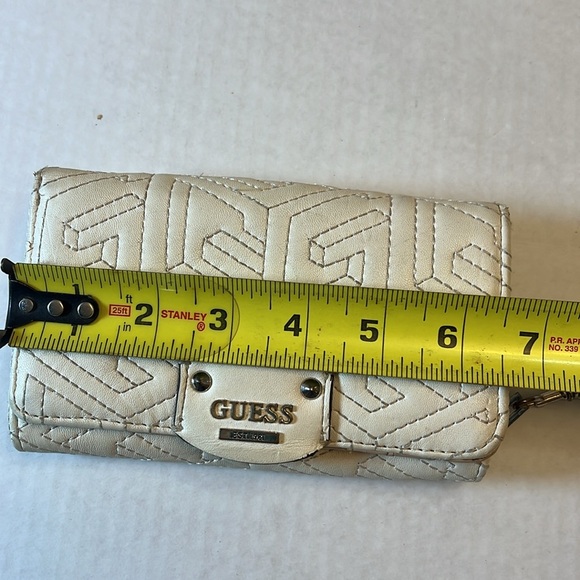 GUESS QUILTED WHITE WALLET - Picture 15 of 16